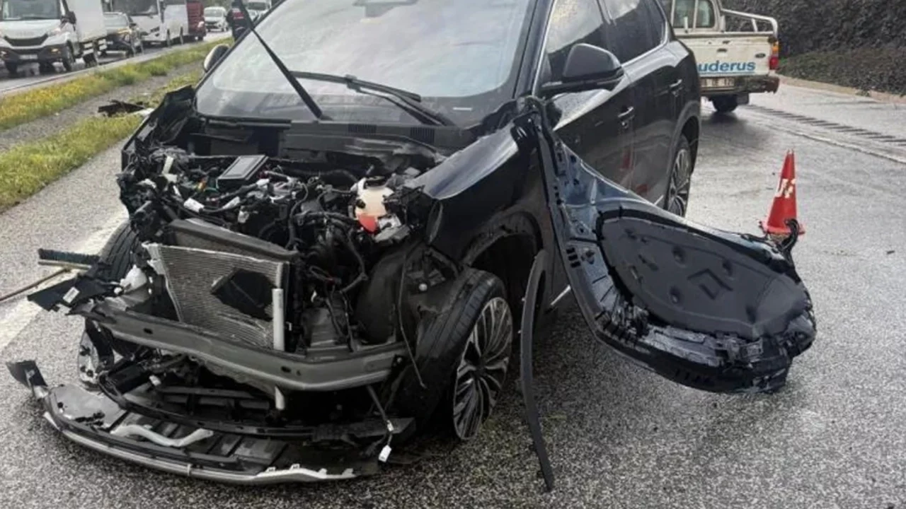 Kaza yapanlara yardıma giden şahıs canından oldu