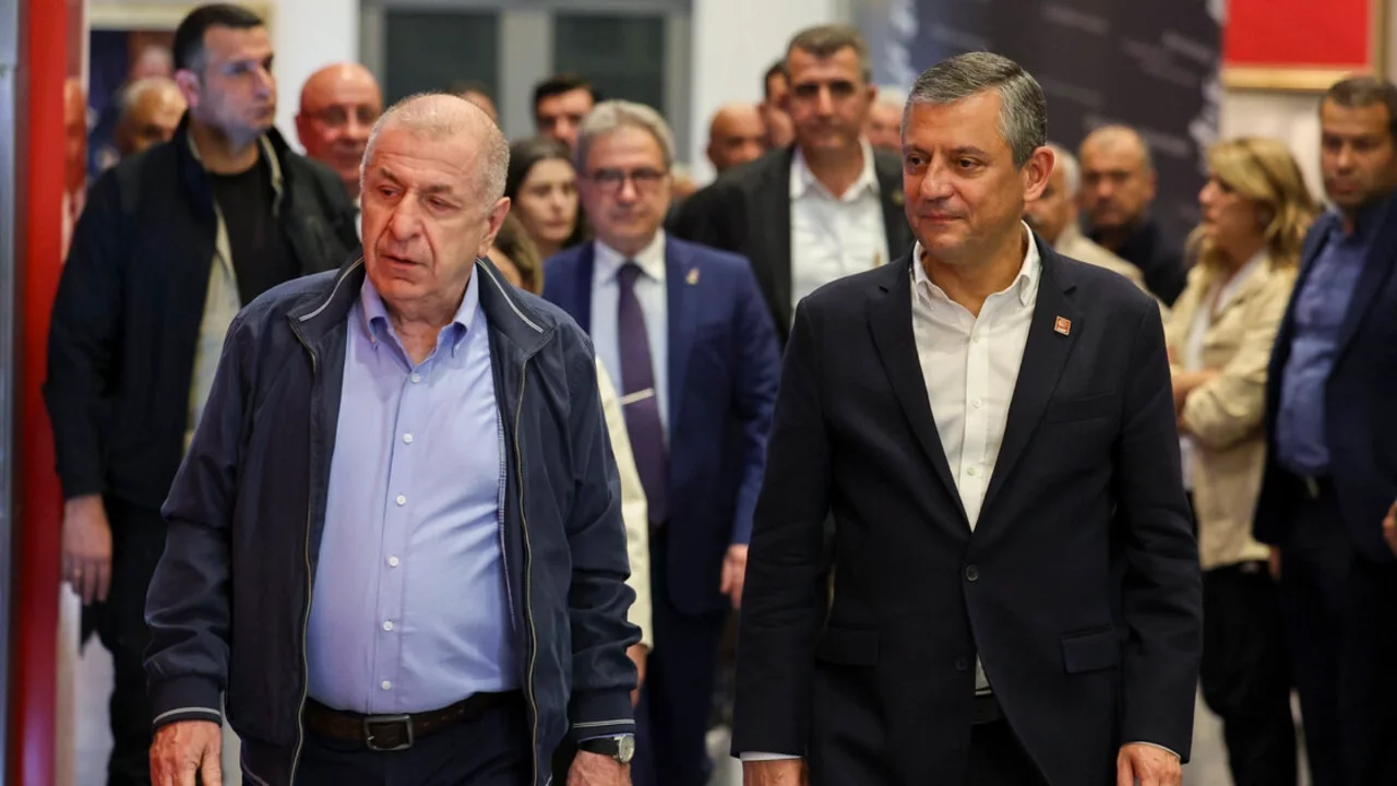 Ümit Özdağ CHP Genel Merkezi'nde Özgür Özel ile görüştü