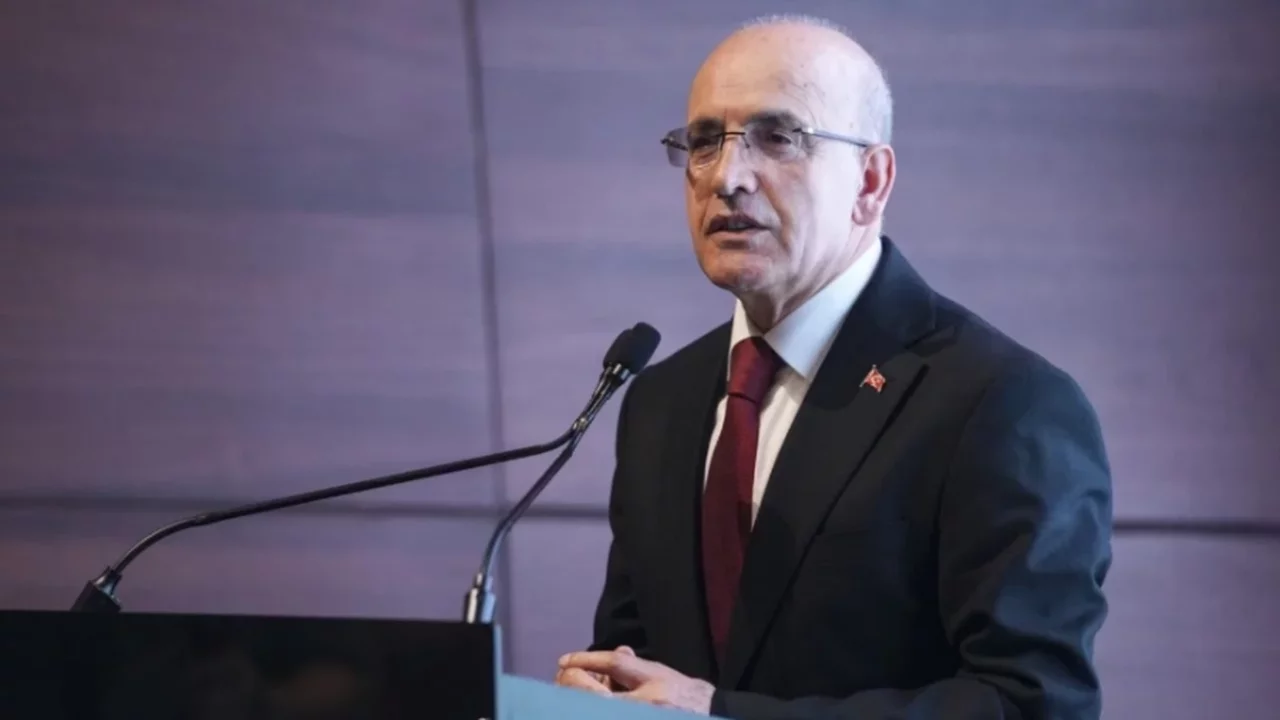 Bakan Şimşek acil Türkiye'ye döndü! Ekonomi yönetimi toplandı