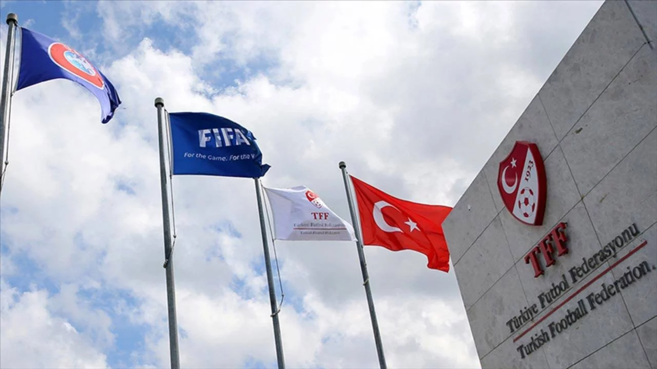 TFF duyurdu: Maçlara pankartla çıkma dönemi sona erdi