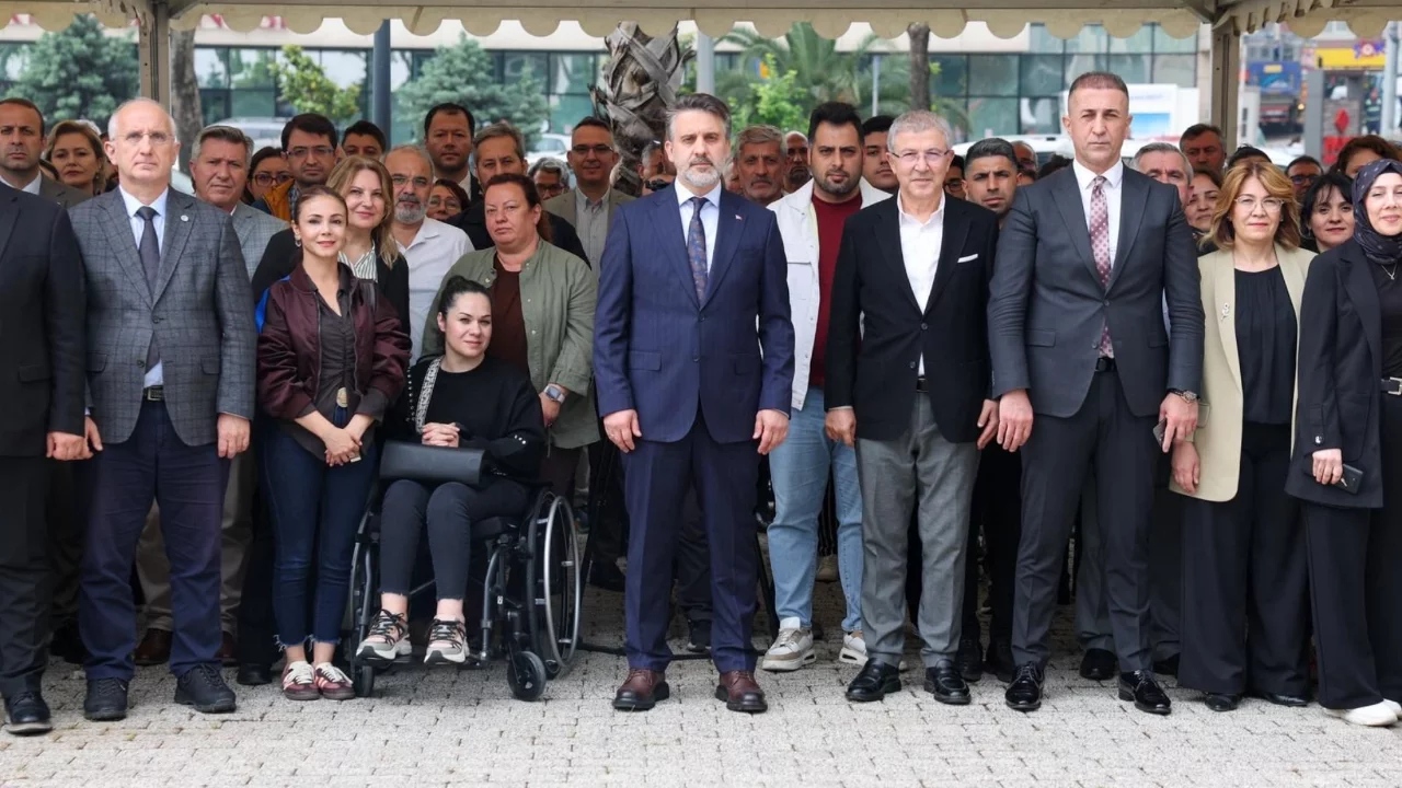 Bursa Büyükşehir'de bayramlaşma: Başkan Vekili Biba personelle buluştu