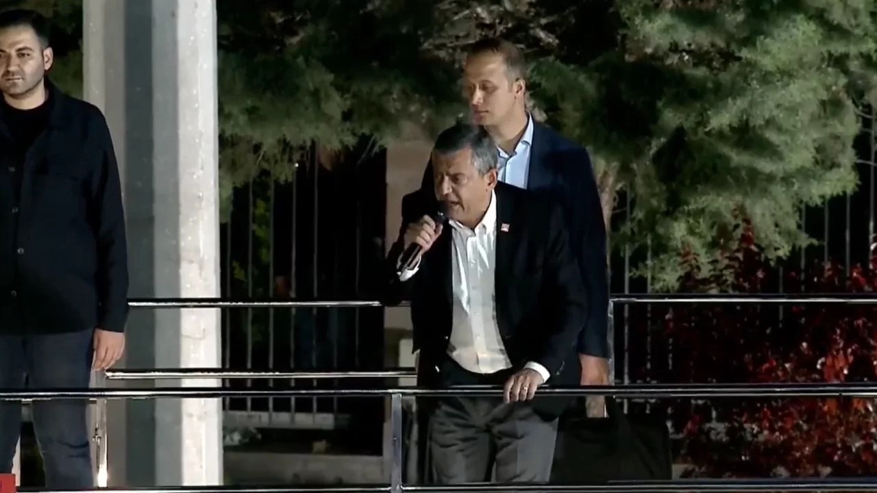Özgür Özel, Kılıçdaroğlu'yla görüşmesini anlattı: "İsyanı duyuyor musunuz, tavizim yok" dedim, bayramdan sonra kurultay için harekete geçiyoruz!