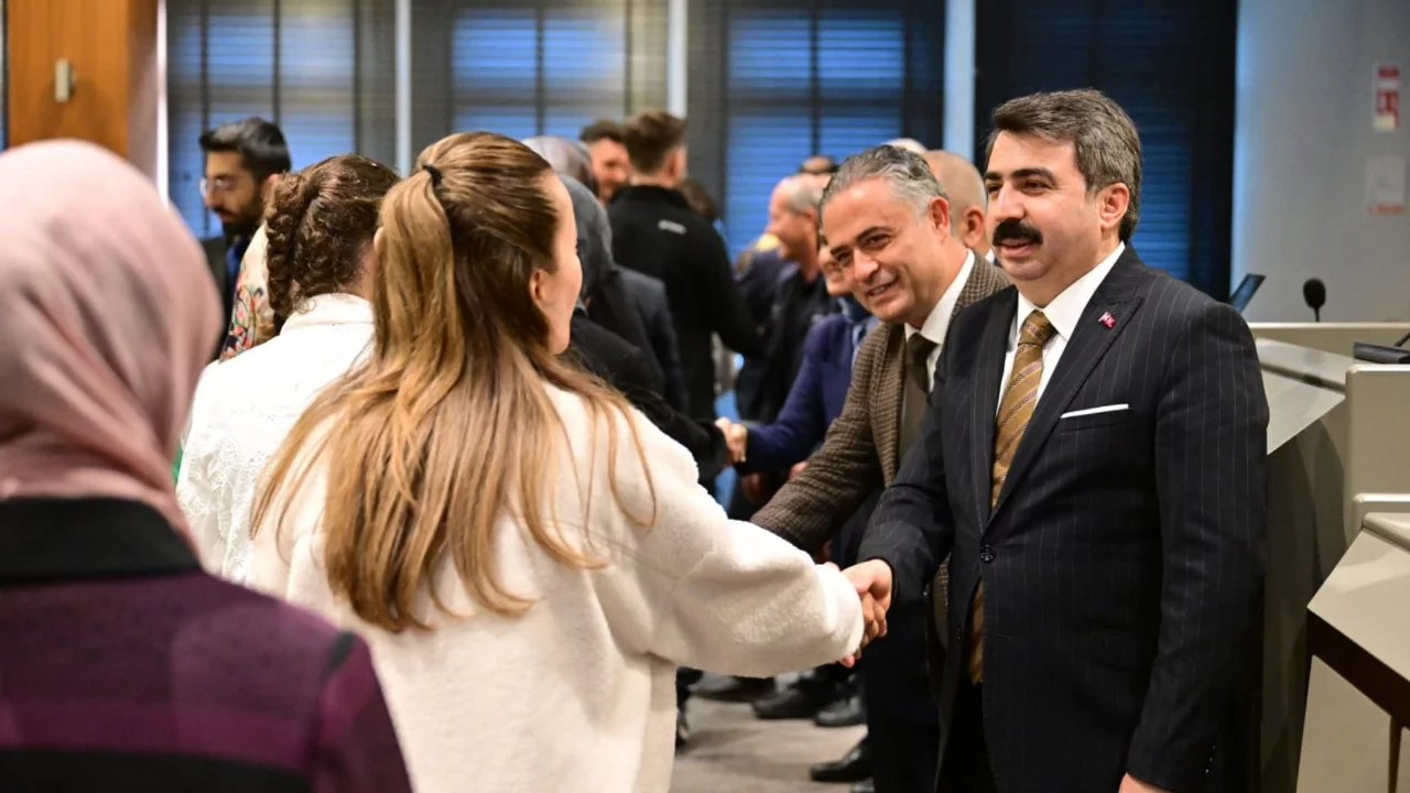 Yıldırım Belediye Başkanı Yılmaz, personelle bayramlaştı