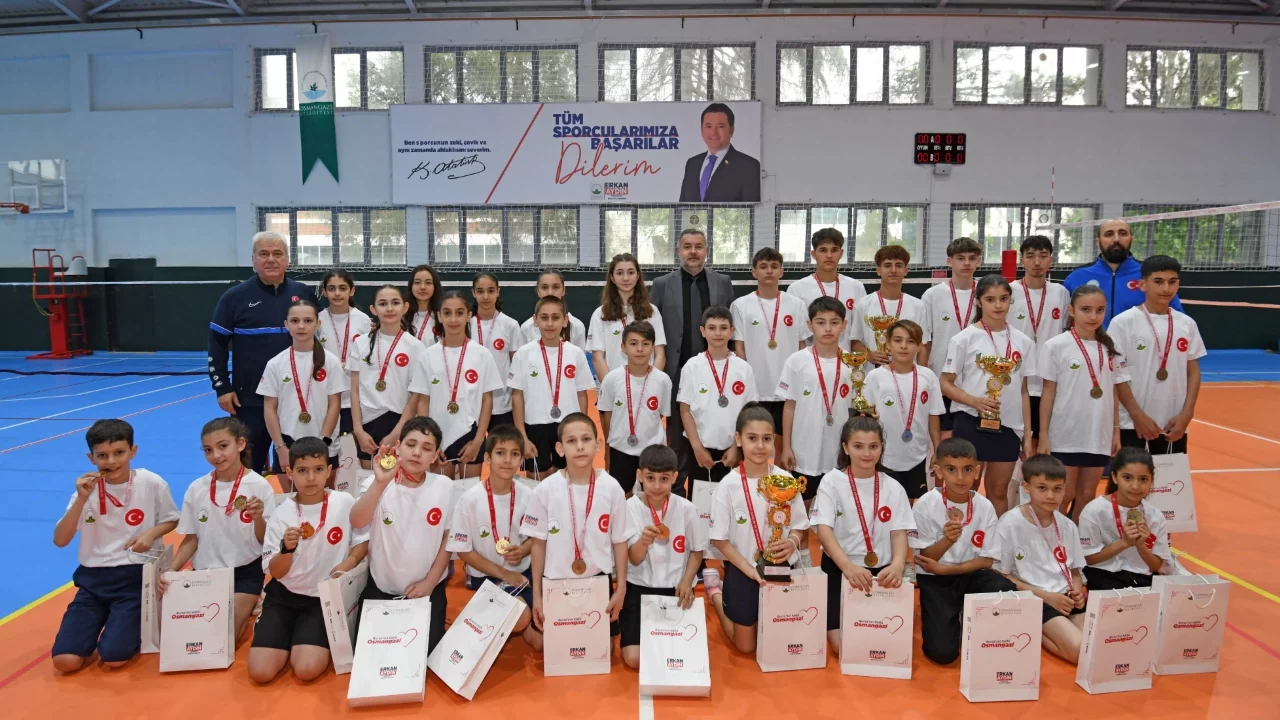 Osmangazi'nin altın raketleri Türkiye şampiyonu oldu