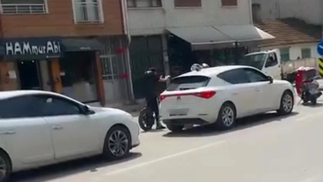 Bursa'da yol verme kavgasında tansiyon yükseldi