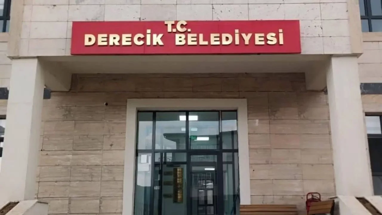 Derecik Belediyesi AK Parti'ye geçti