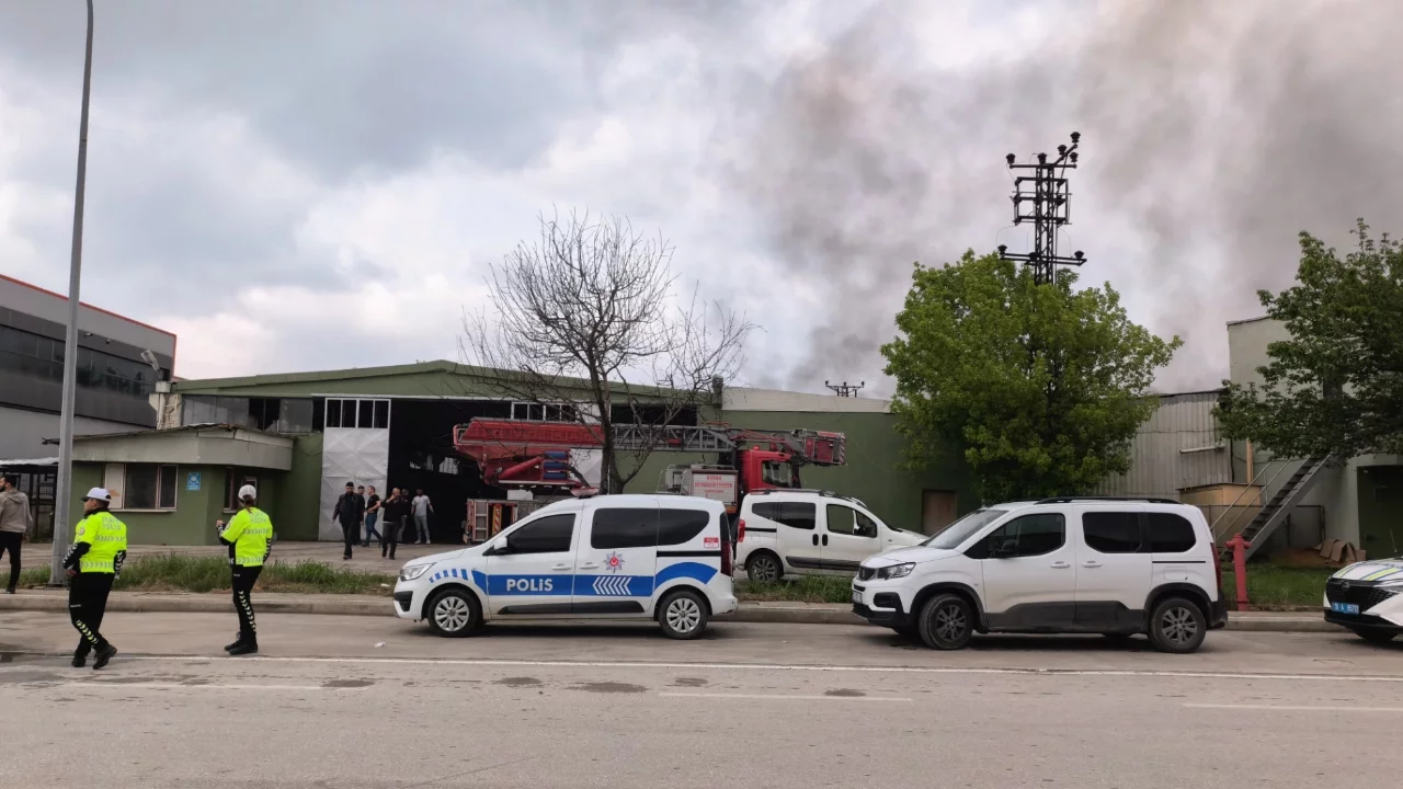 Bursa'da sunta fabrikasında yangın çıktı!