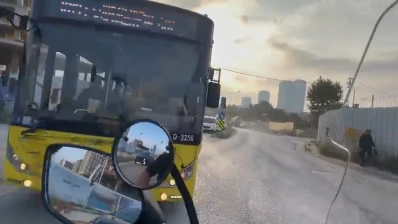 İstanbul'da korku dolu anlar: İETT otobüsü kırmızıda geçti, motosikletli son anda durabildi