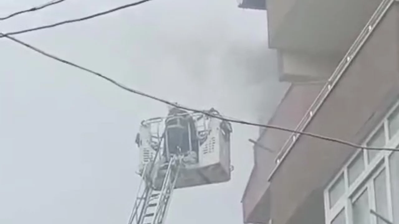 Kocaeli'de terasta yangın paniği