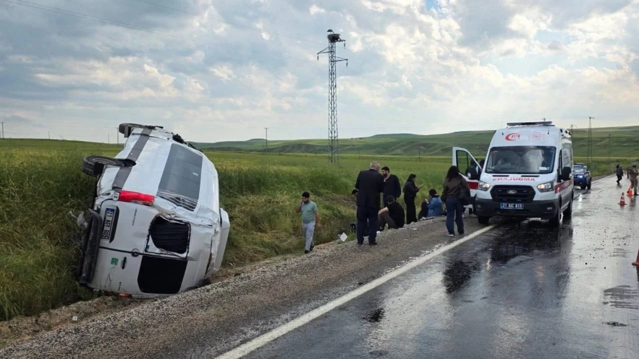 Diyarbakır'da minibüs devrildi: Çok sayıda yaralı