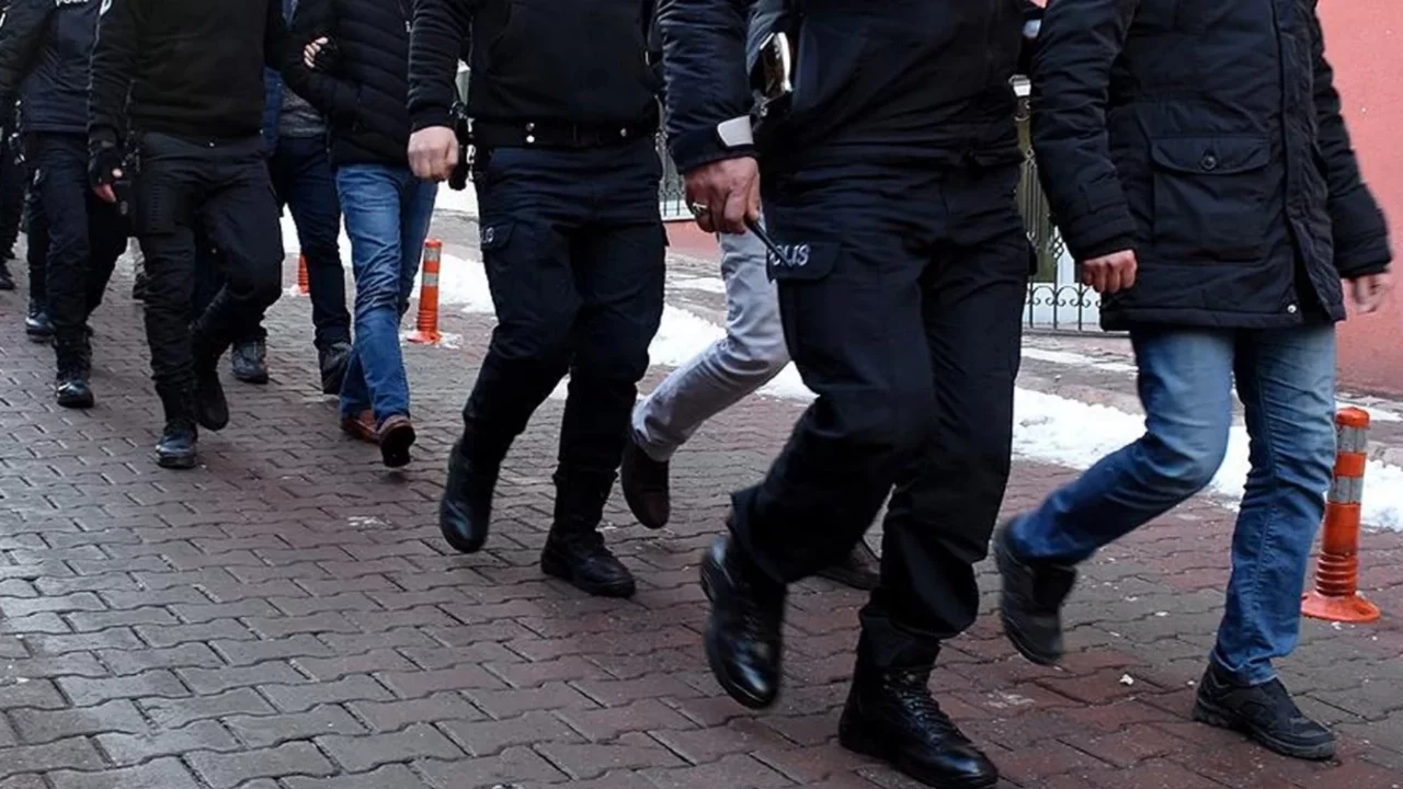 4 ilde suç örgütlerine operasyon: 52 kişi tutuklandı