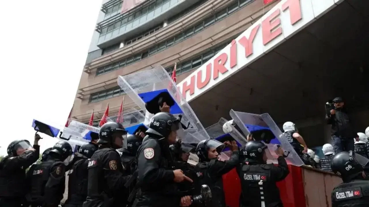 Dünya basınında Ankara: CHP Genel Merkezi'nde gazlı müdahale