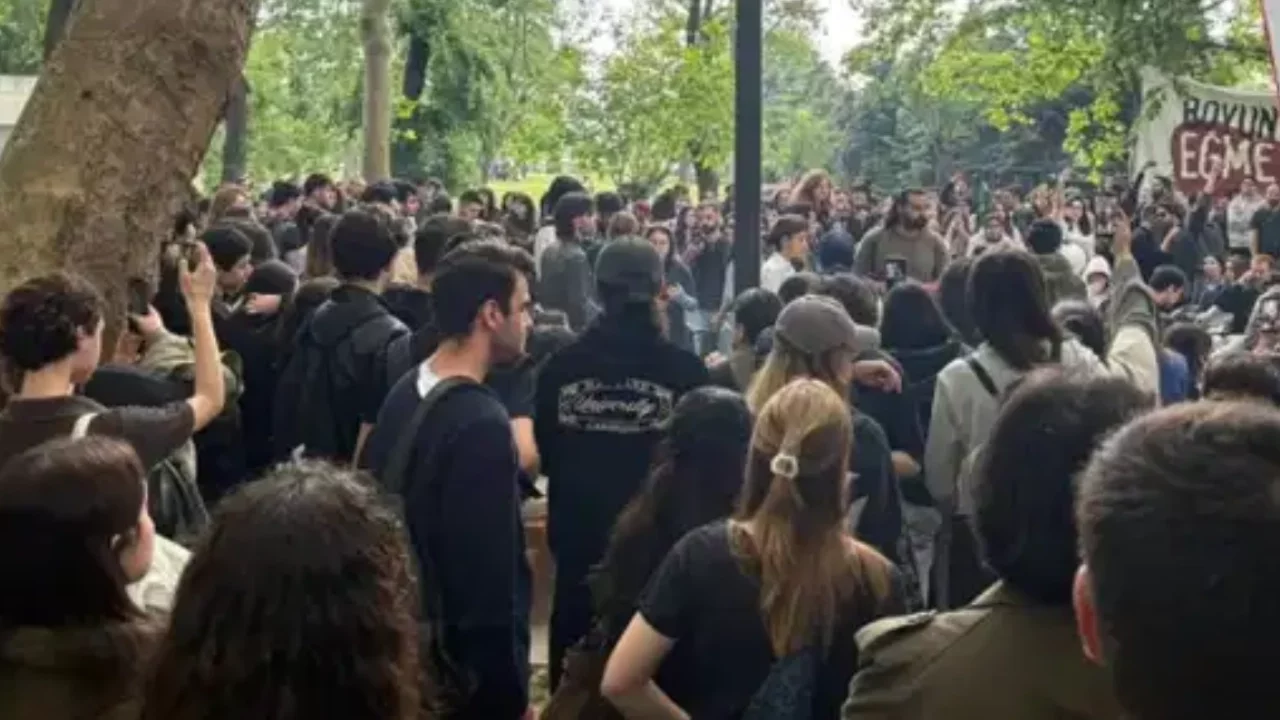 Bilgi Üniversitesi'nin kapatılmasının ardından eylem sürüyor