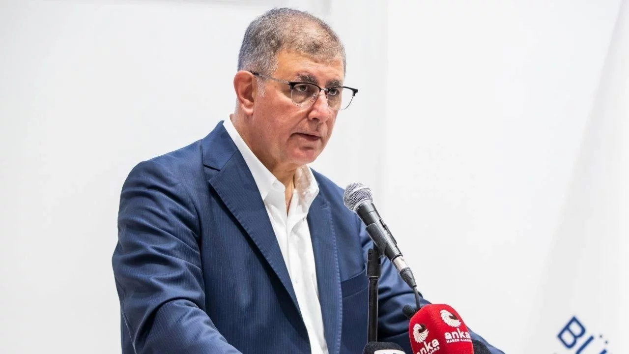 İzmir Büyükşehir Belediye Başkanı Tugay'dan CHP Genel Merkezi'ndeki polis müdahalesine tepki