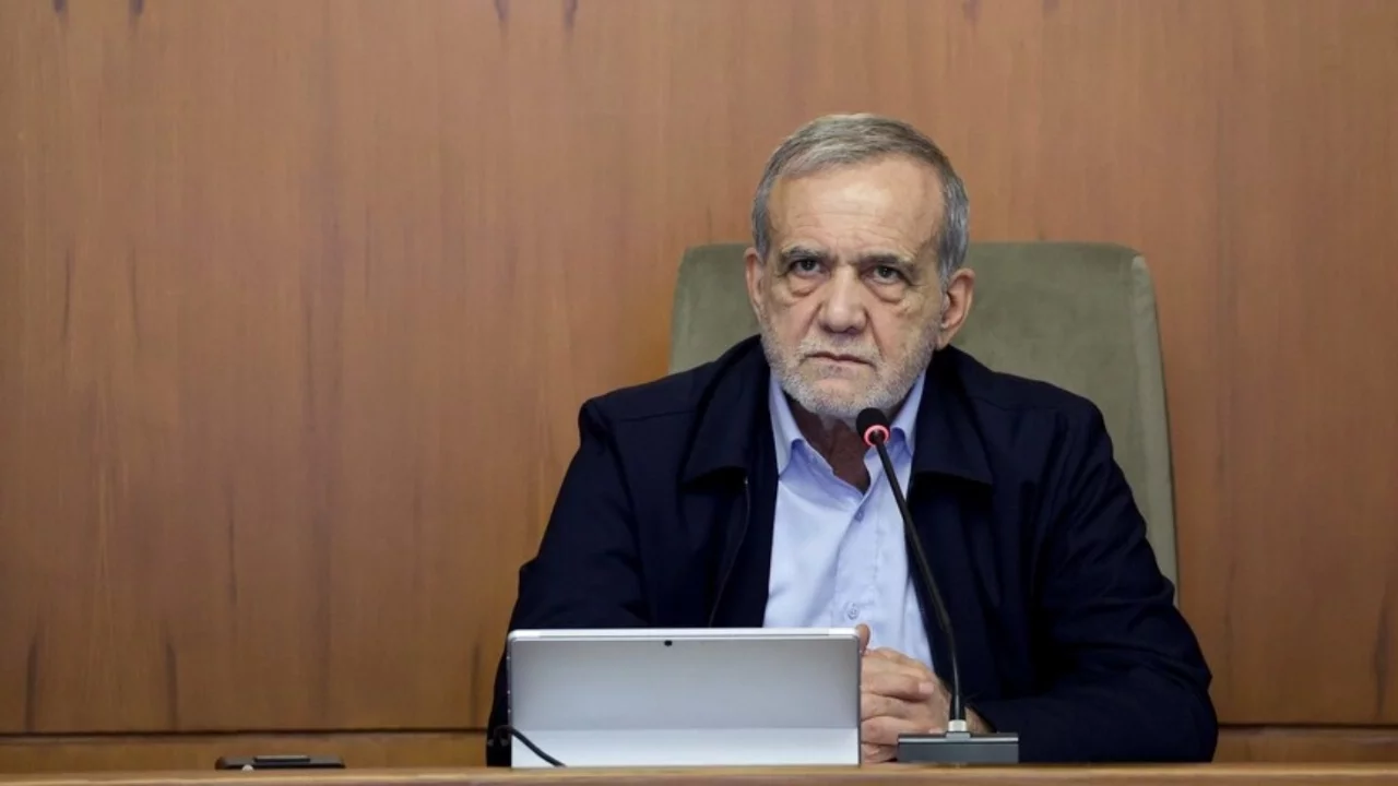 Pezeşkiyan, internet kısıtlamalarının kaldırılmasına yönelik kararı onayladı