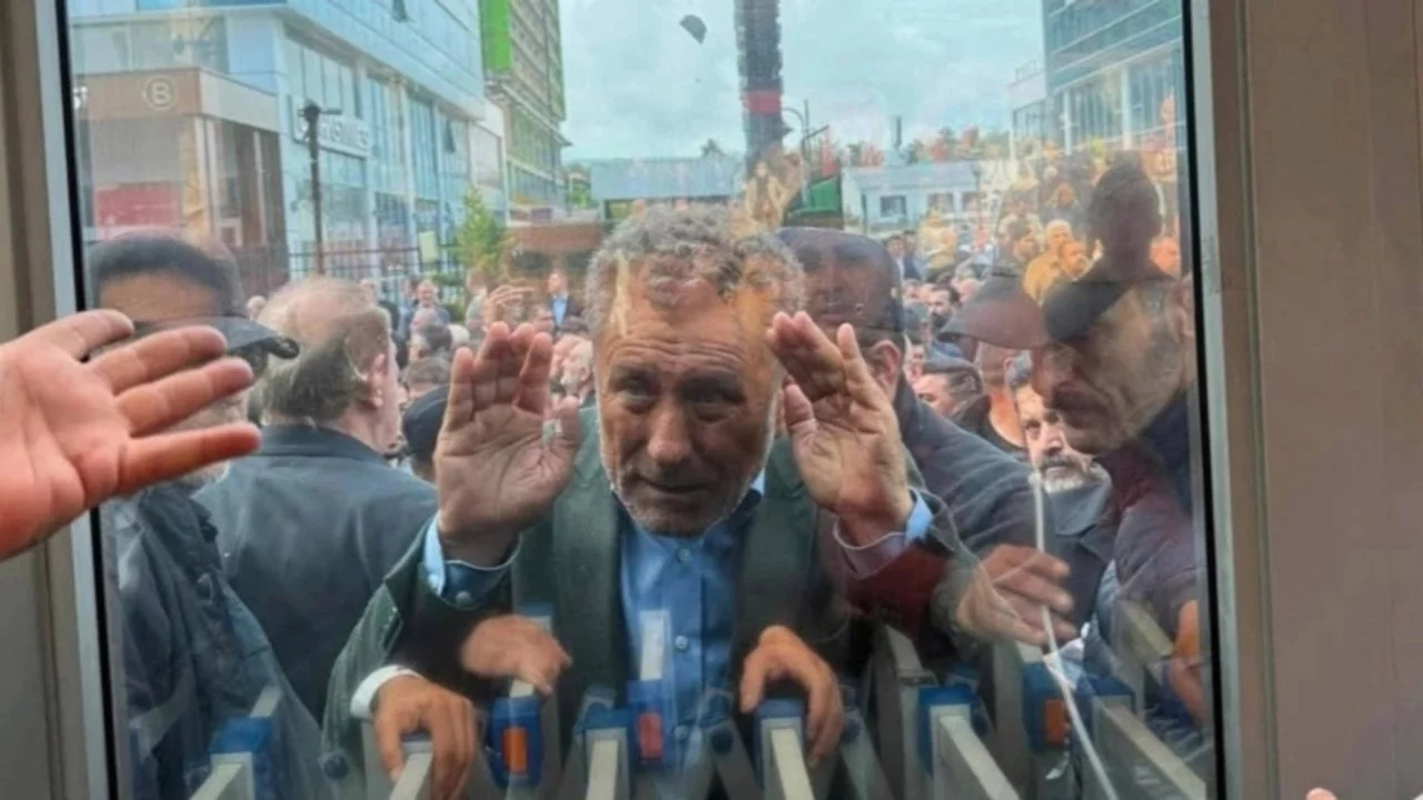Bursa Erkek Lisesi mezunlarından Sarıbal için ihraç çağrısı!