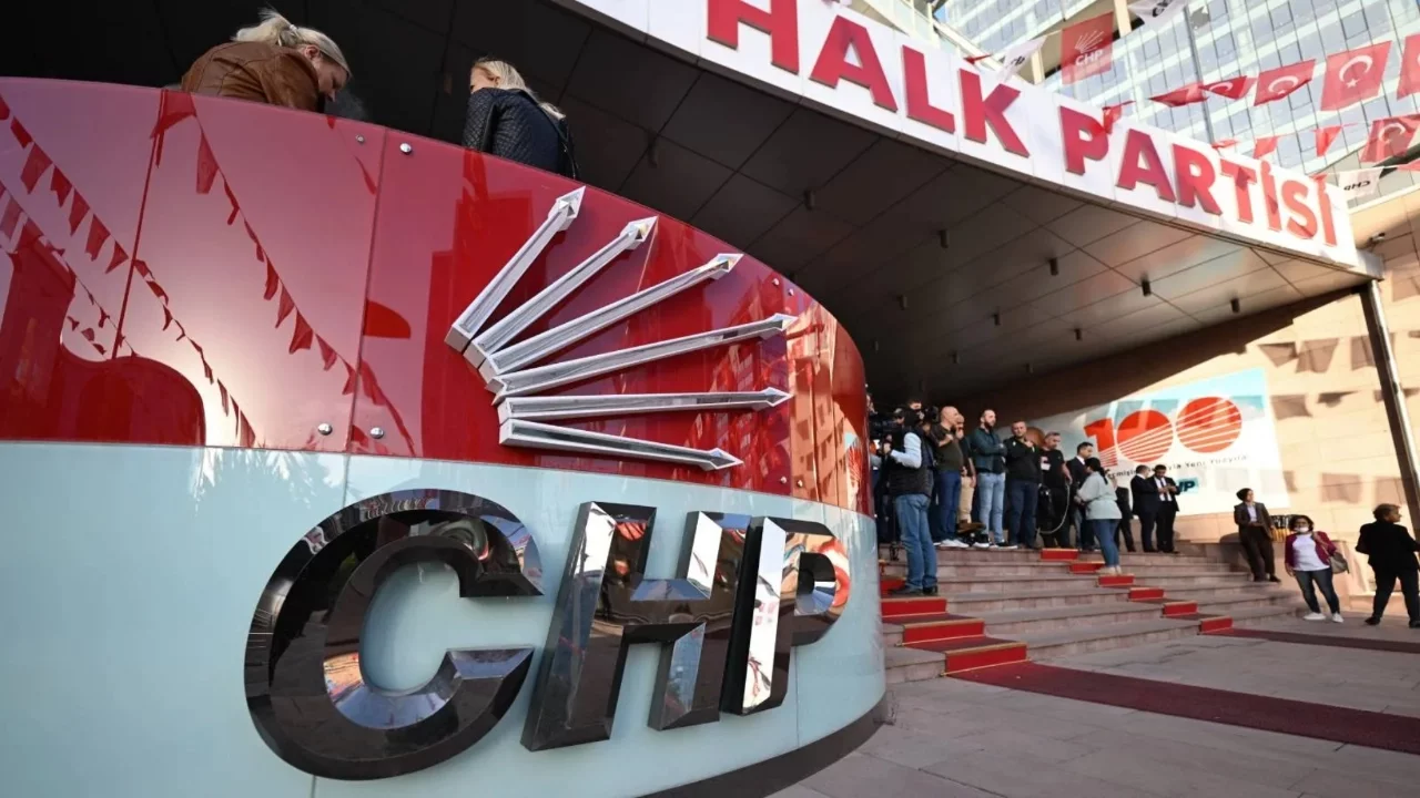 CHP Genel Merkezi'nde çalışan 24 kişinin işine son verildi