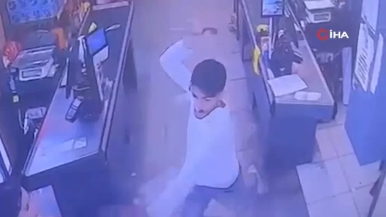 Market savaş alanına döndü: Ürün değişimi kavgasında silah ve bıçak çekildi!