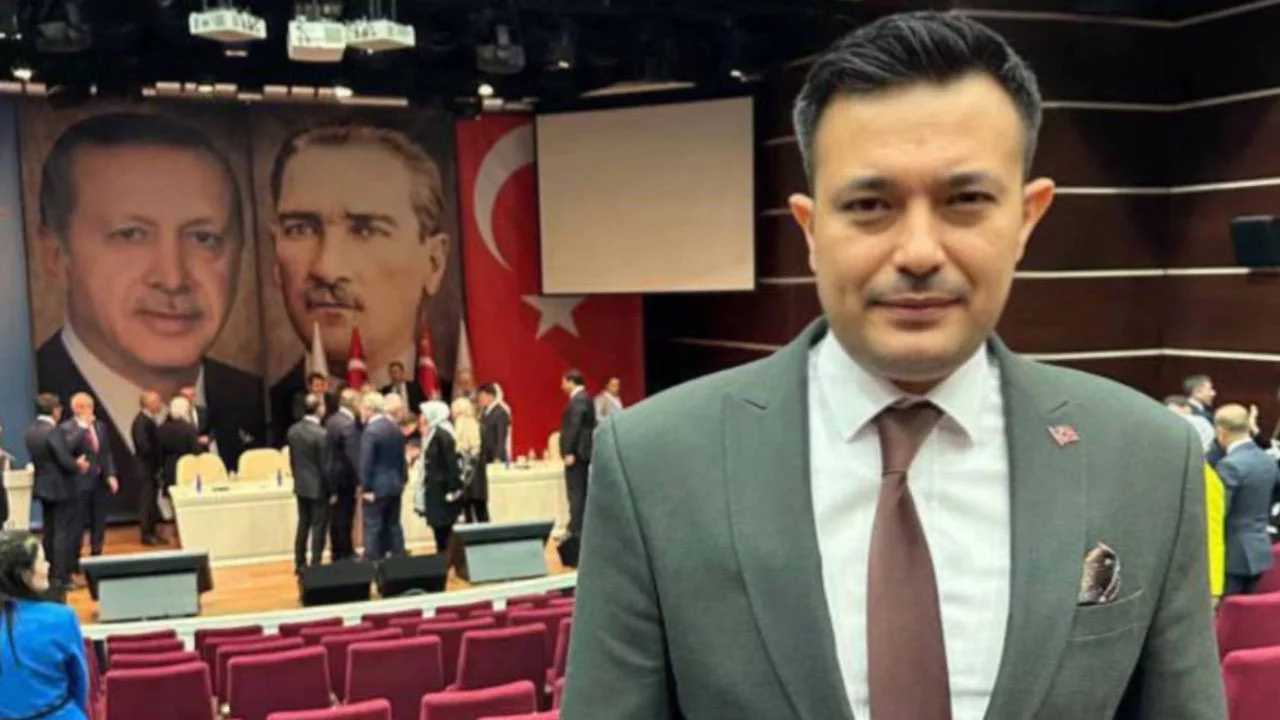 Ak Parti MKYK Üyesi Mehmet Umut Tuncer görevlerinden 'affını' istedi