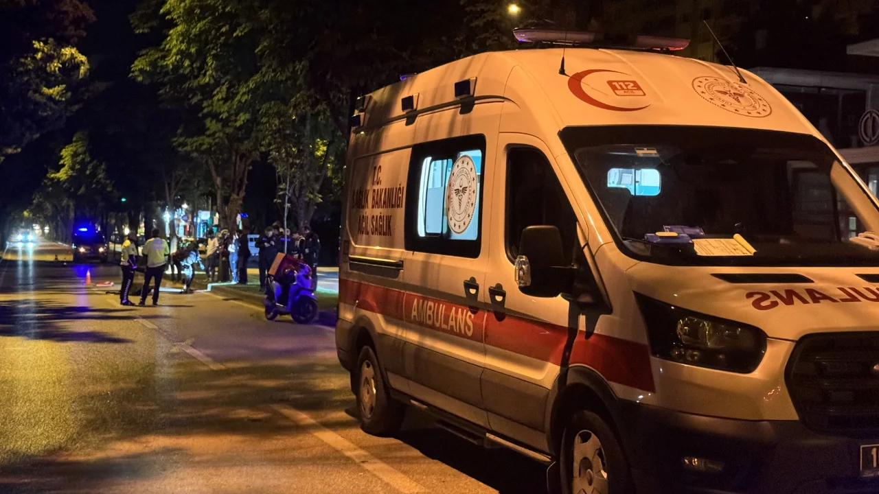 Bursa'da feci kaza! Refüje çarpan motokurye hayatını kaybetti