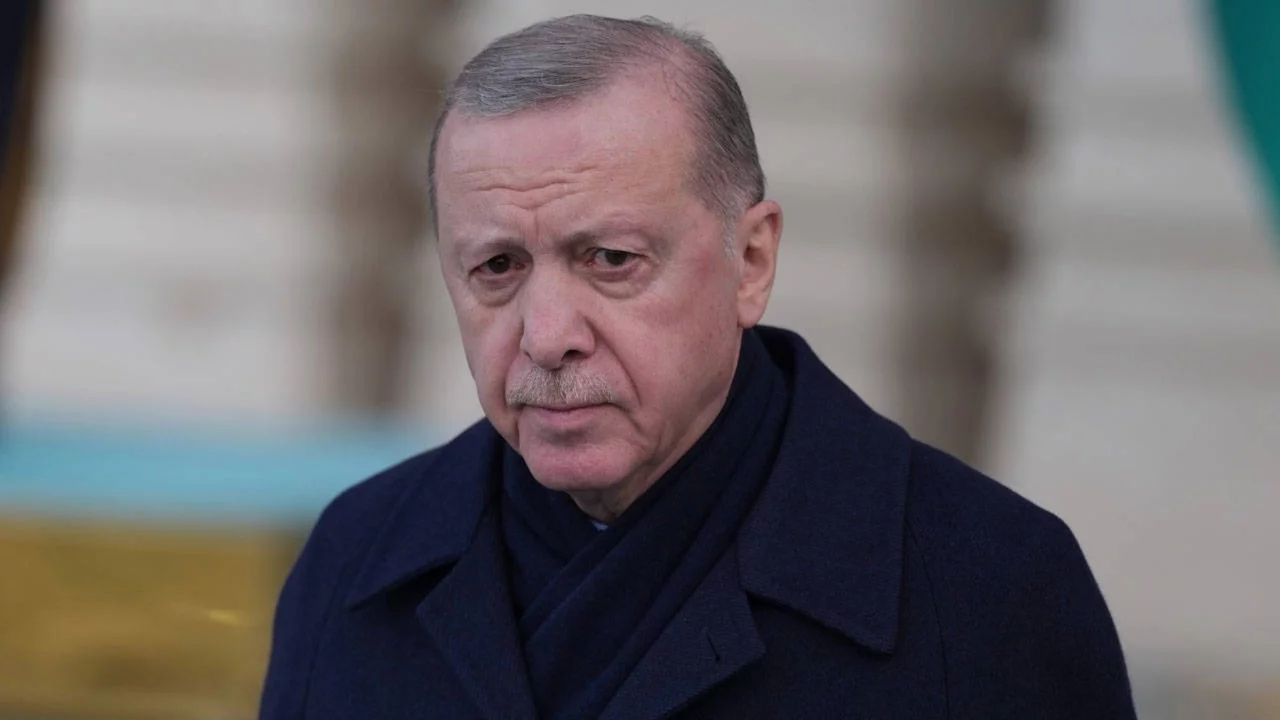 Cumhurbaşkanı Erdoğan, arife günü anne ve babasının kabirlerini ziyaret etti