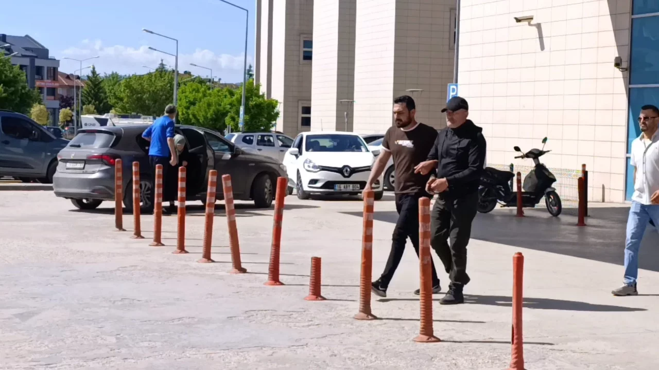 Bursa'da eski eşinin evine molotofkokteyli atan şahıs yakalandı