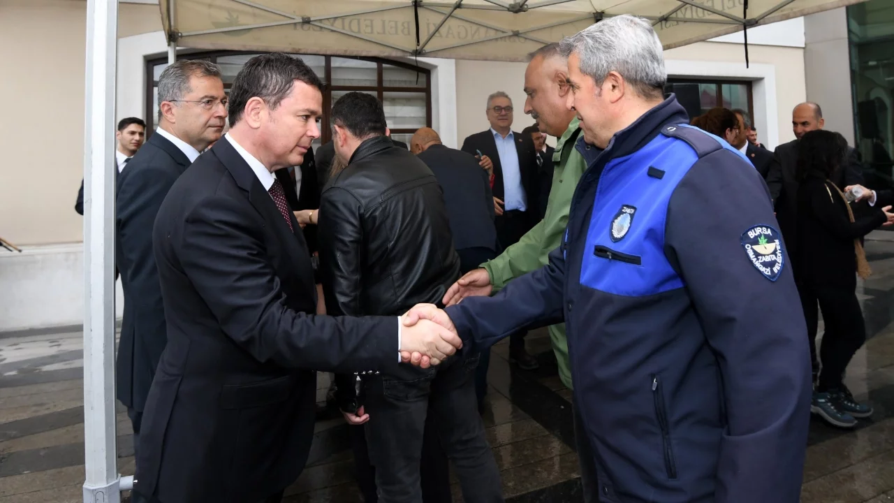 Osmangazi Belediye Başkanı Erkan Aydın'dan belediye personeline bayram ziyareti