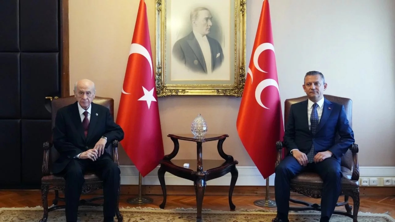 Özgür Özel'e ilk bayram tebriği MHP Genel Başkanı Bahçeli'den geldi!