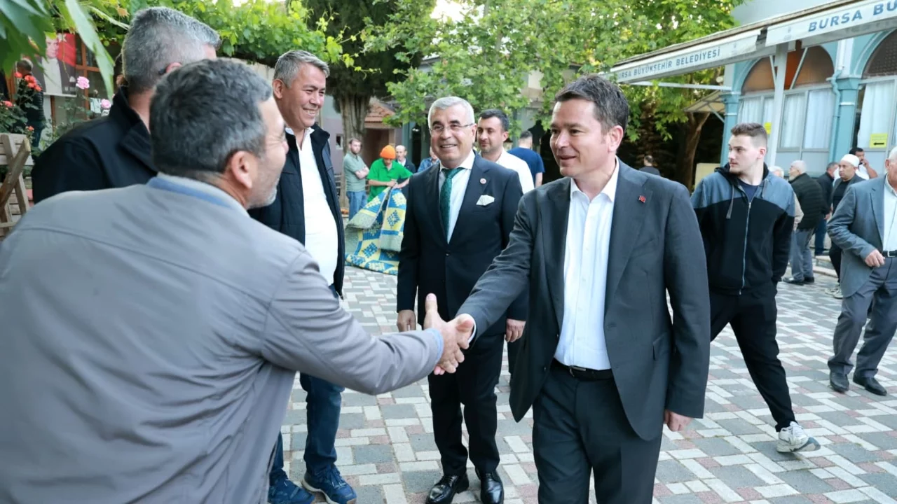 Osmangazi Belediye Başkanı Aydın vatandaşlarla bayramlaştı