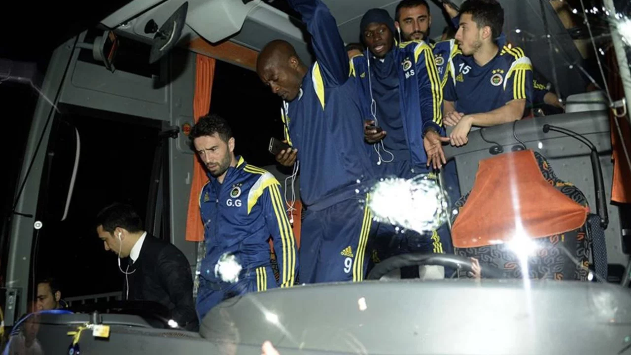 Bakan Gürlek talimat verdi! Fenerbahçe kafilesine saldırı dosyası yeniden incelemeye alındı!