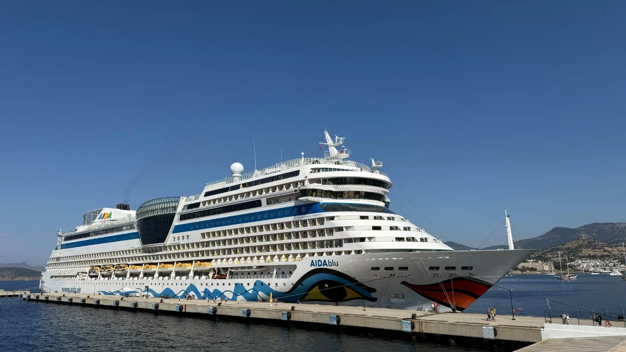Bodrum'a kruvaziyer ile 2 bin 377 turist geldi