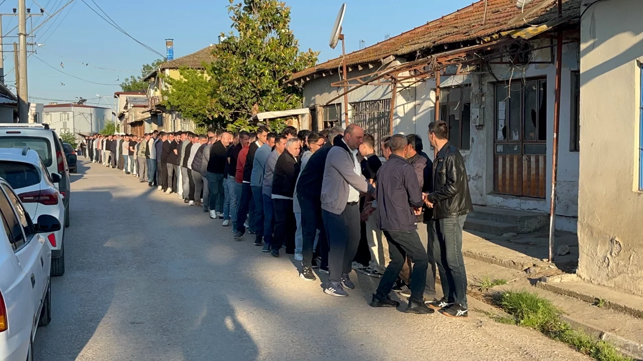 Bursa'da bayramlaşma kuyruğu uzadıkça uzadı