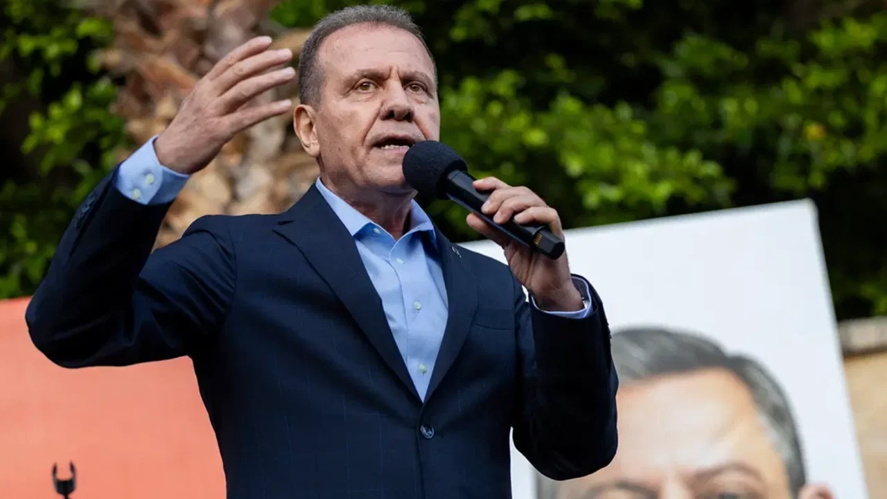 Vahap Seçer'den net mesaj: 'Partinin seçilmiş Genel Başkanı Özgür Özel'dir'