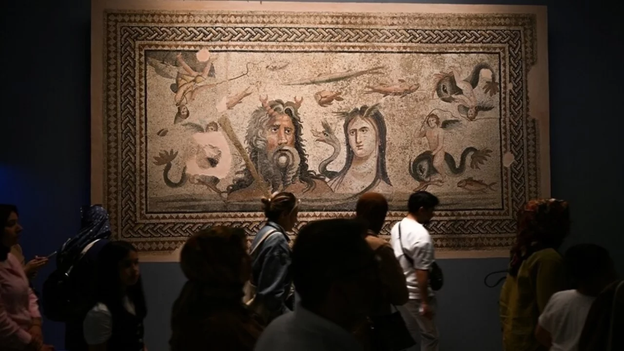 Zeugma Mozaik Müzesi'nde bayram tatilinde ziyaretçi yoğunluğu