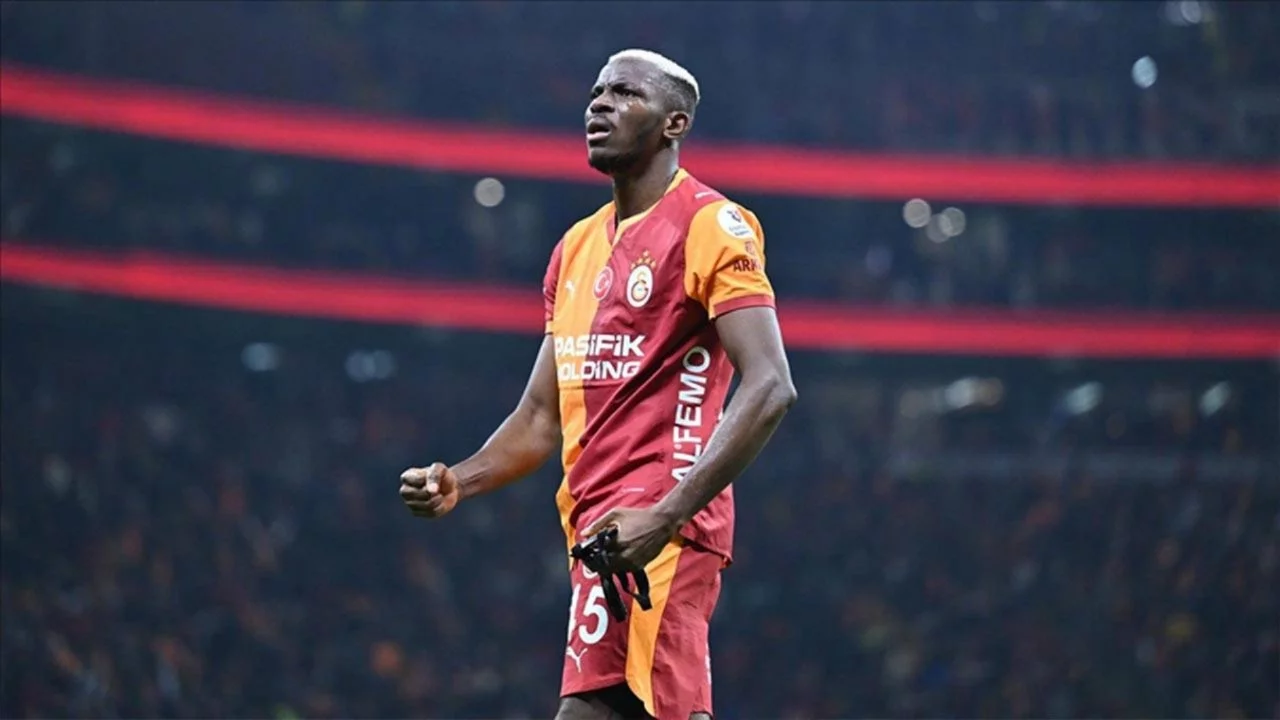 Osimhen'den amatör futbolcuya destek