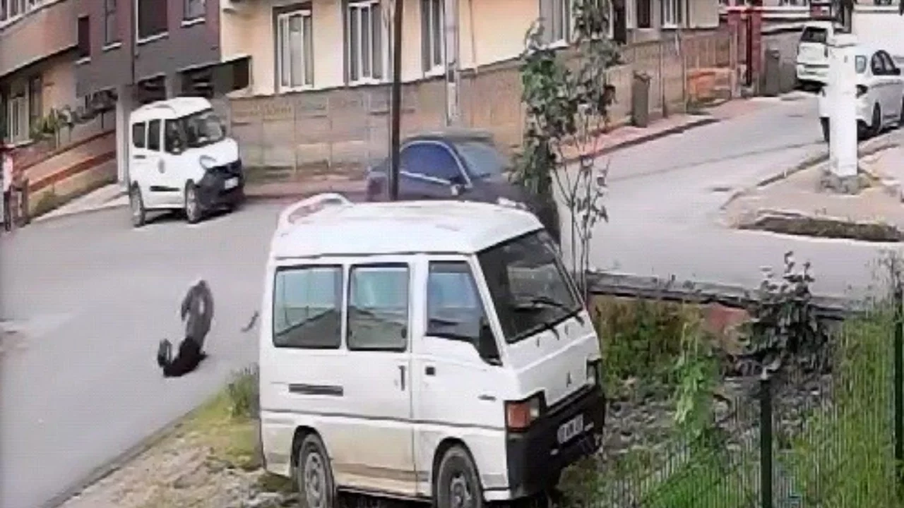 Bursa'da otomobille çarpışan motosikletli yaralandı