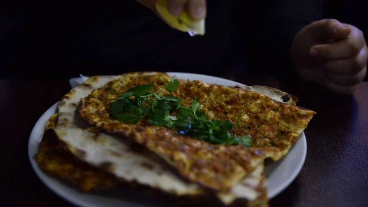 Fethiye'de lahmacunu bin 450 liraya satan işletmeye ceza