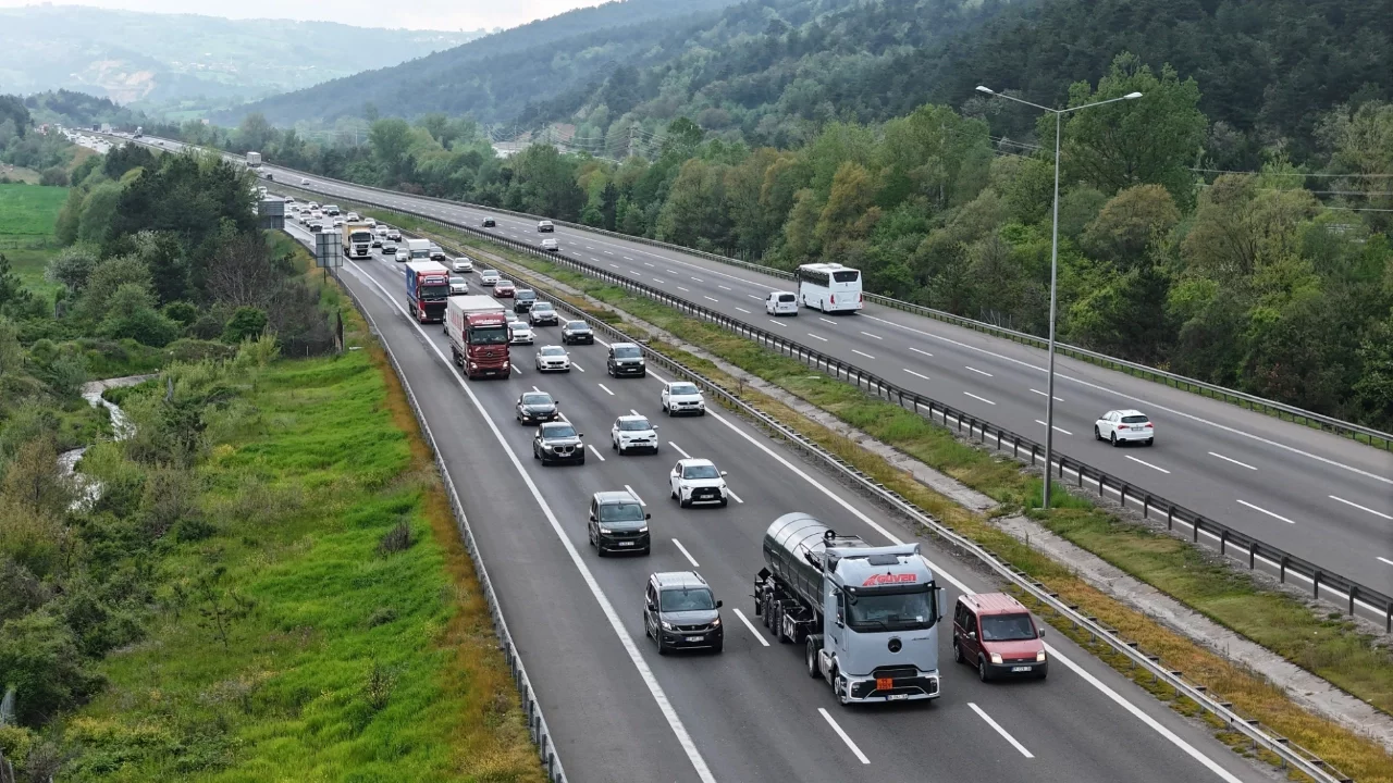 Bolu'da Kurban Bayramı dönüşü ağır vasıtalara geçit yok