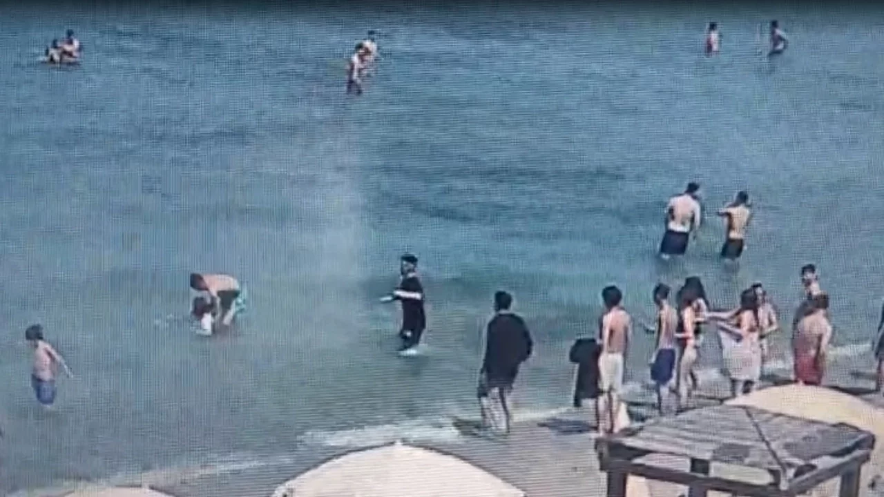 Kuşadası'nda 70 yaşındaki turist denizde ölümden döndü