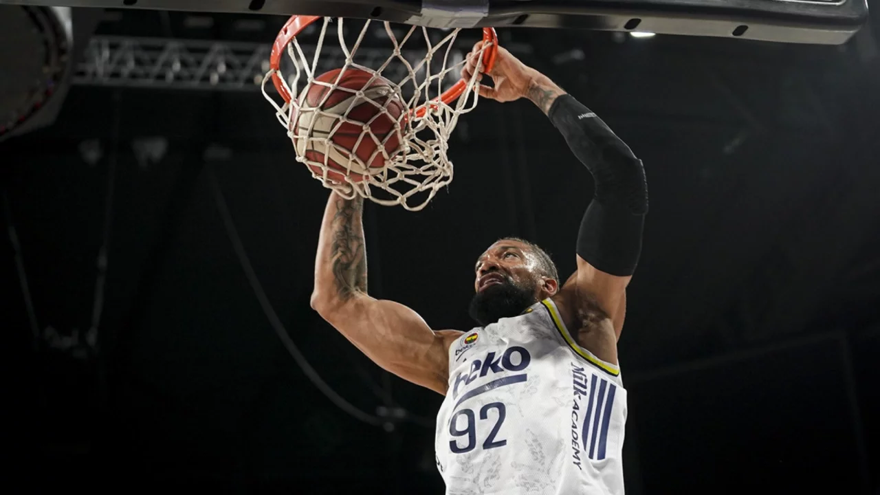 Fenerbahçe, Anadolu Efes'in rakibi oldu