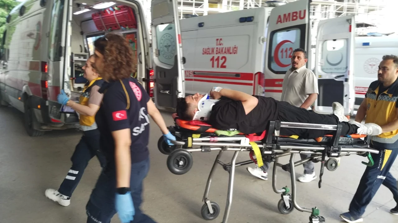 Bursa'da otomobil ile motosiklet çarpıştı: 1 yaralı