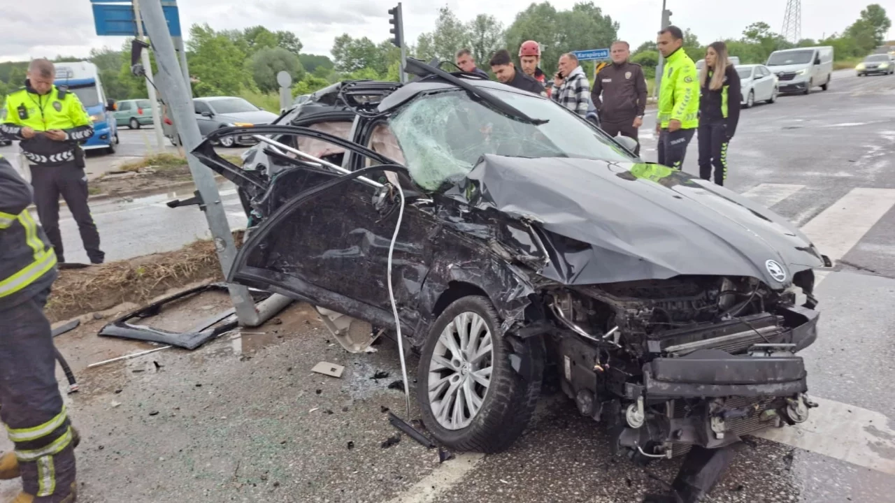 Sakarya'da zincirleme kaza: 4'ü ağır 6 yaralı