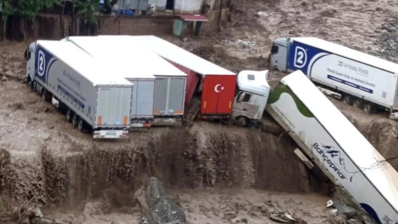 Osmaniye'deki heyelanda 6 tır zarar gördü