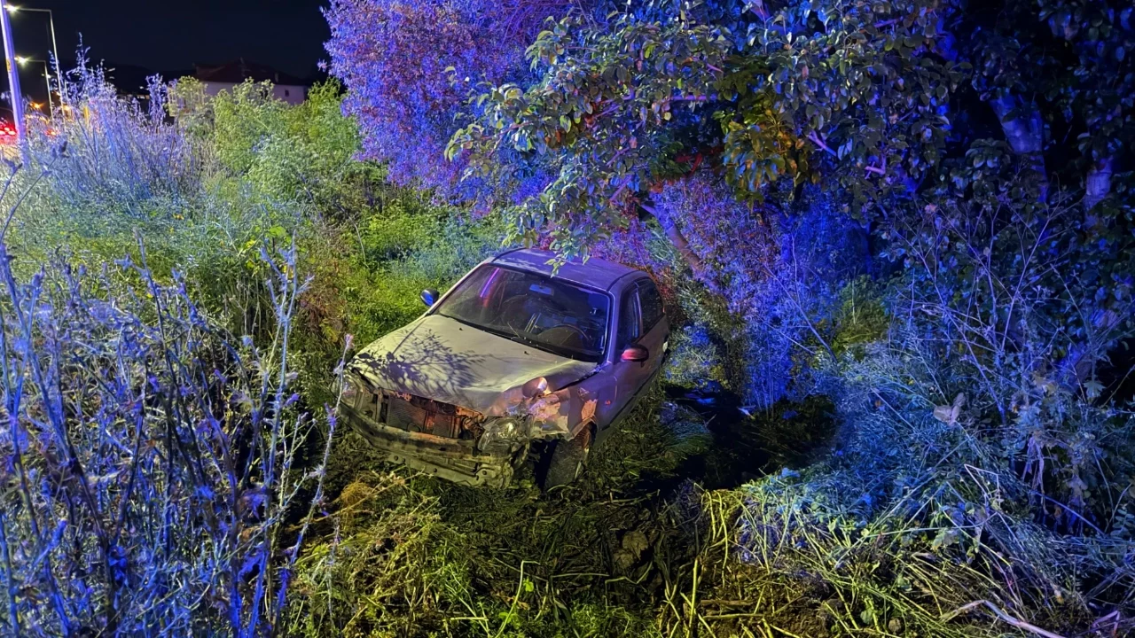 Bursa'da direksiyon hakimiyetini kaybetti, tarlaya uçtu! Yaralılar var