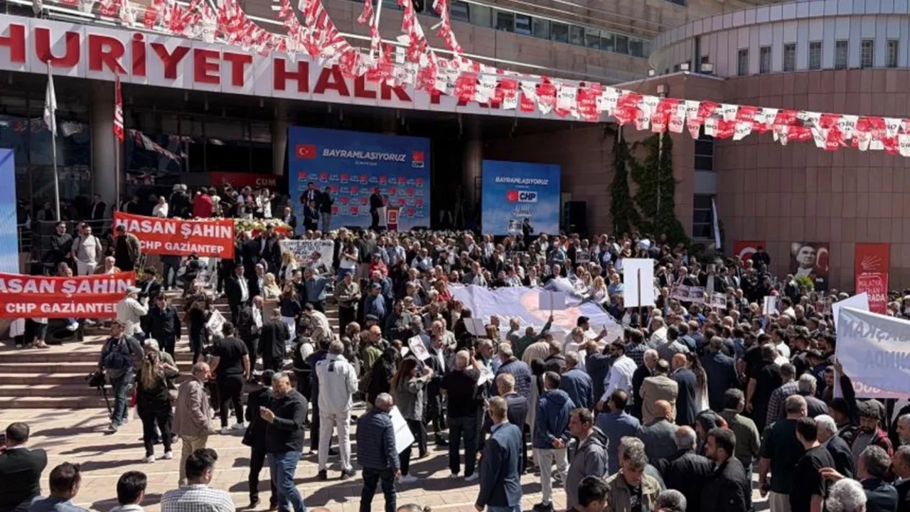 CHP Genel Merkezi önünde hareketlilik: Polis güvenlik önlemlerini artırdı