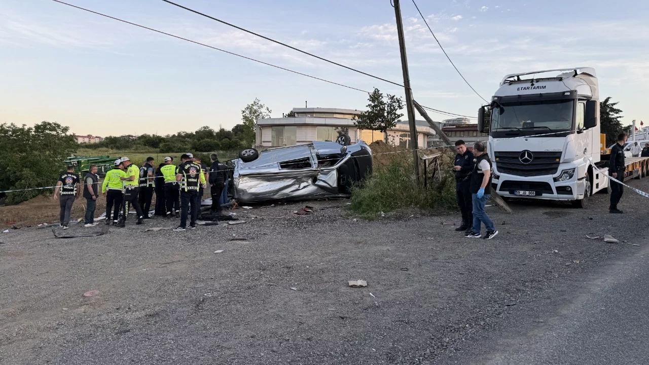 Tekirdağ'da midibüsle hafif ticari araç çarpıştı: 1 ölü