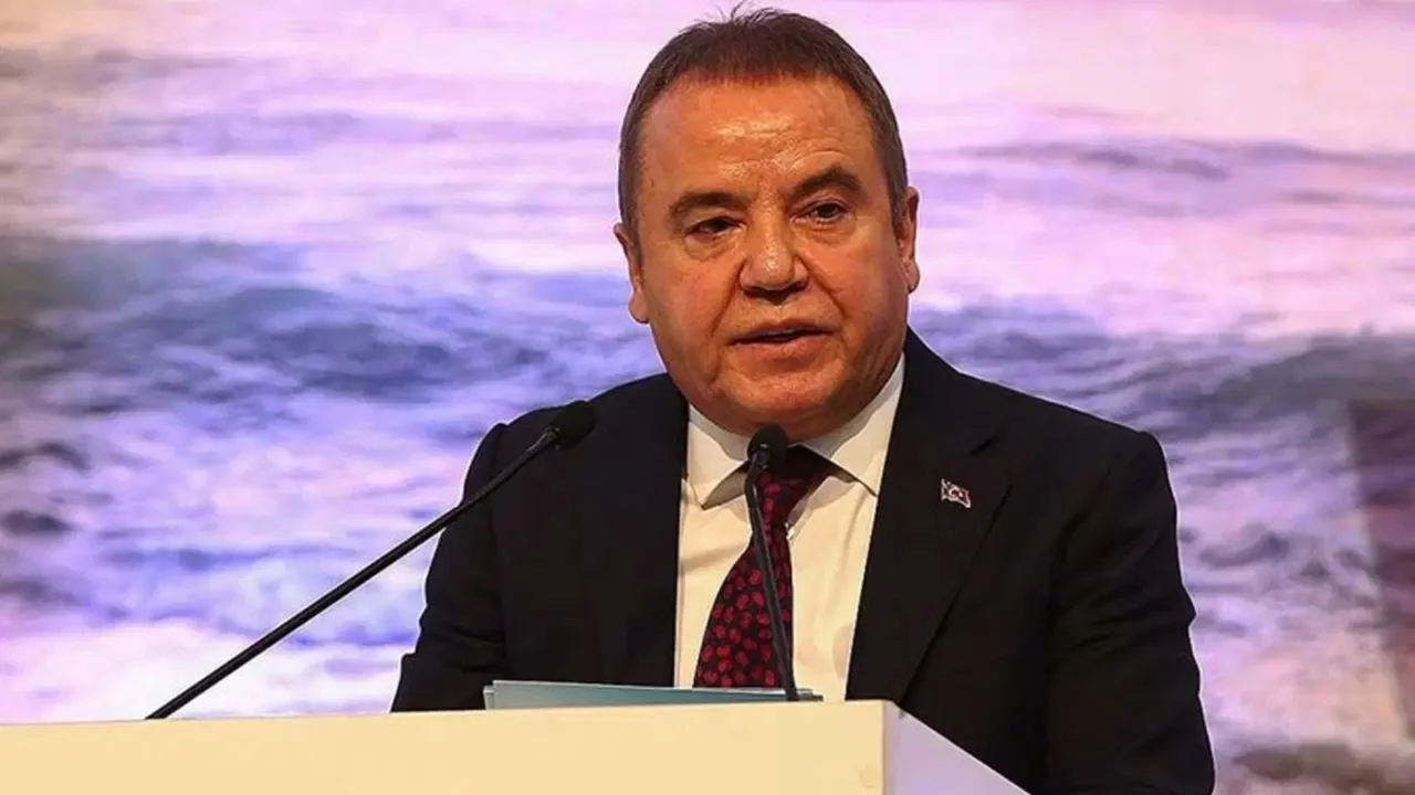 Muhittin Böcek hastaneye kaldırıldı