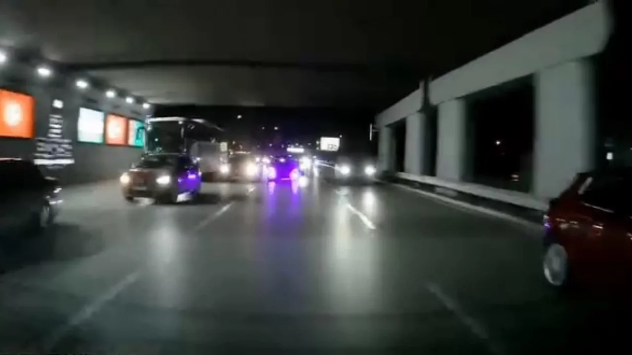 Bursa'da makas atarak trafiği tehlikeye düşüren araç kamerada
