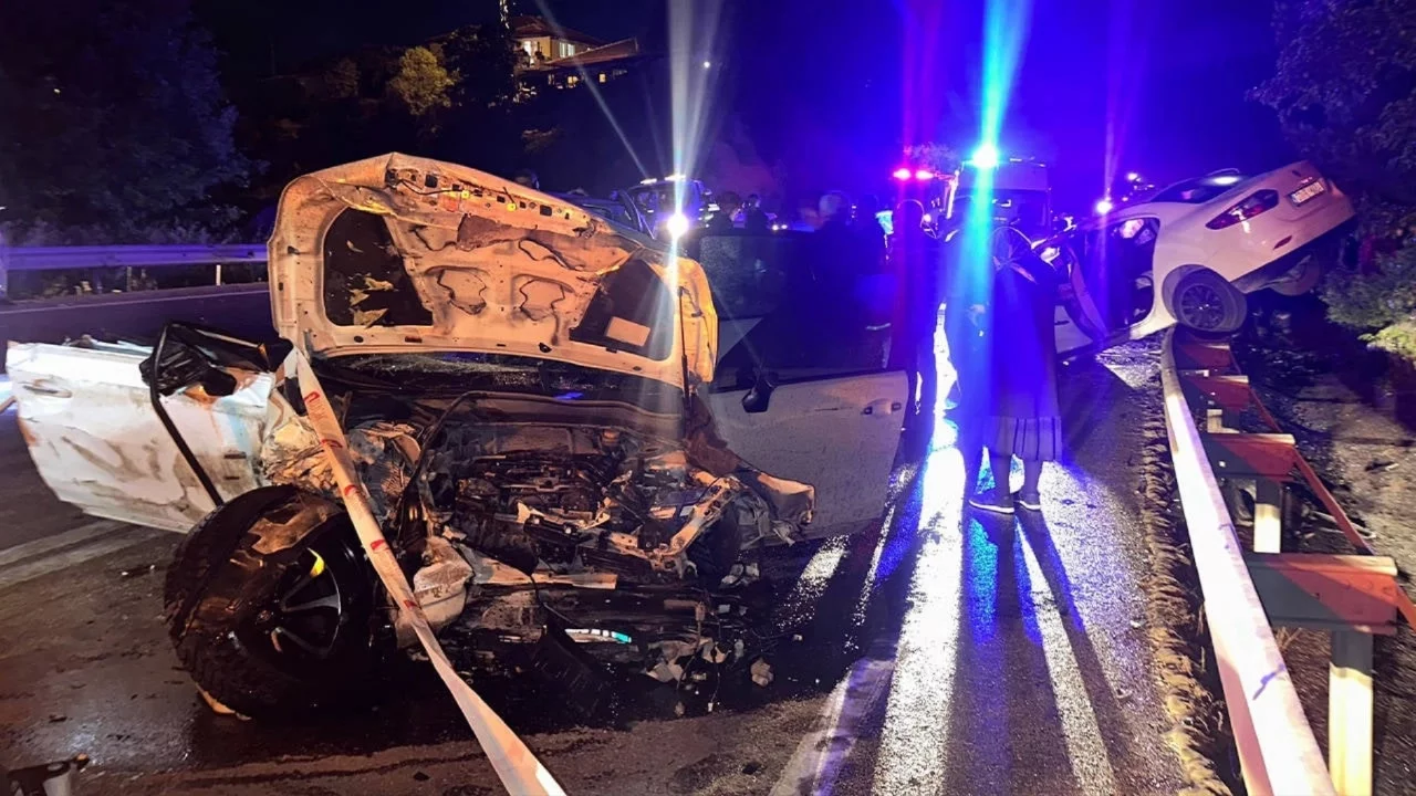 Burdur'da zincirleme kaza: 4 kişi öldü, 11 kişi yaralandı