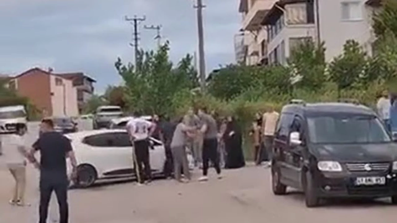 Kocaeli'de aileler arasında silahlı sopalı kavga: 5 yaralı